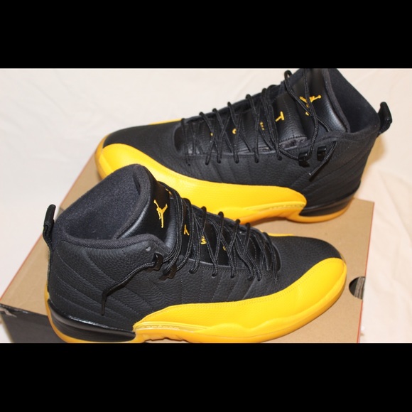 Jordan 12 University Gold - Picture 3 of 12